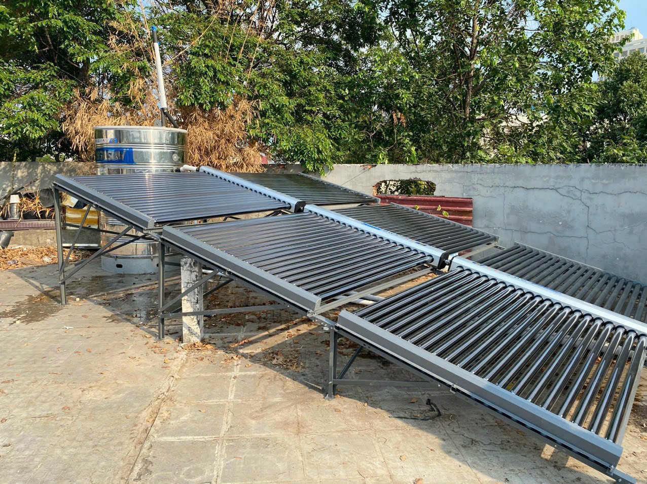 Hệ thống nước nóng năng lượng mặt trời cho khách sạn nhà nghỉ 20 phòng